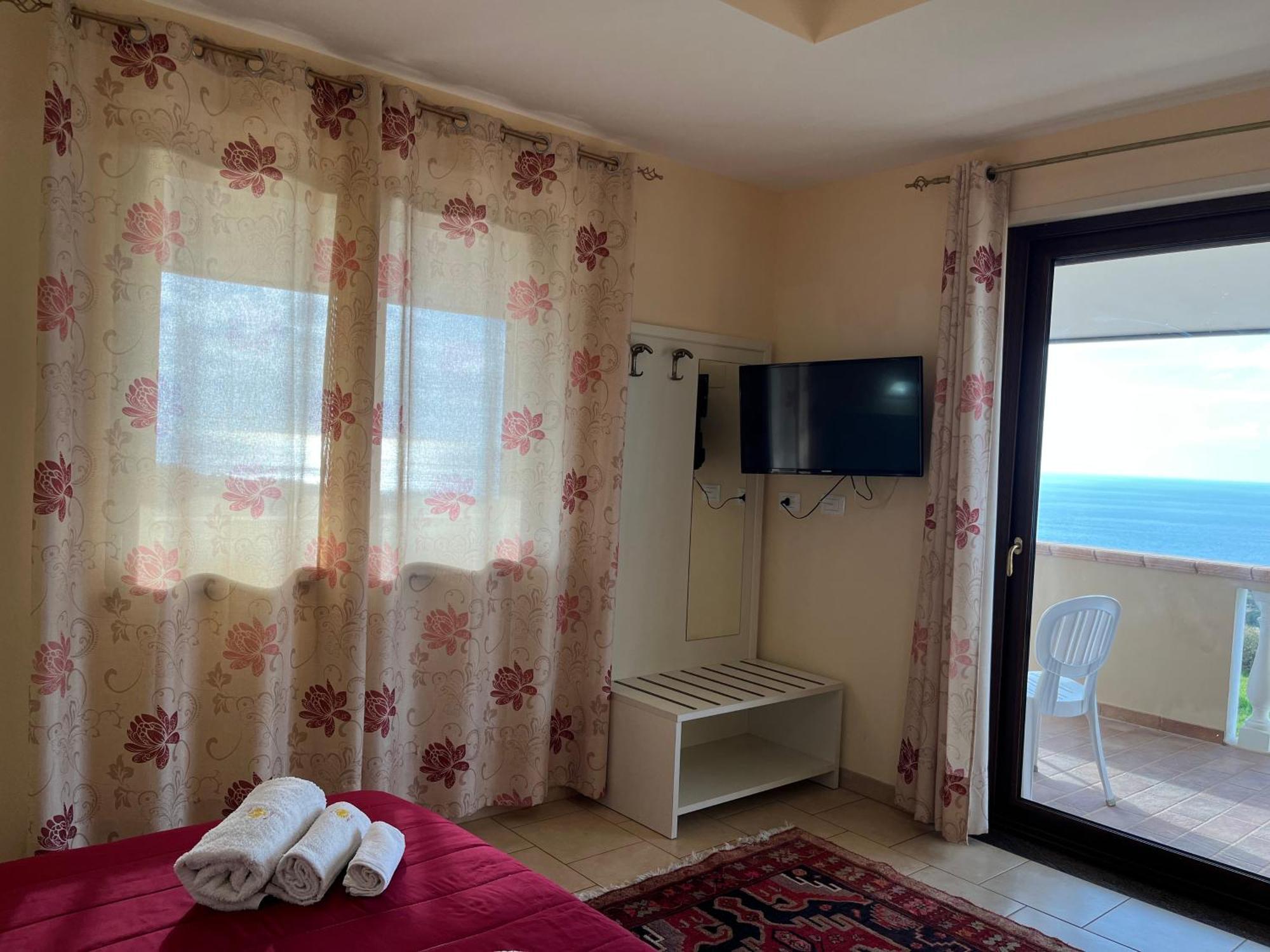 فندق Residenza Domus Aurea Tropea- Vista Mare سانتا دومينيكا المظهر الخارجي الصورة